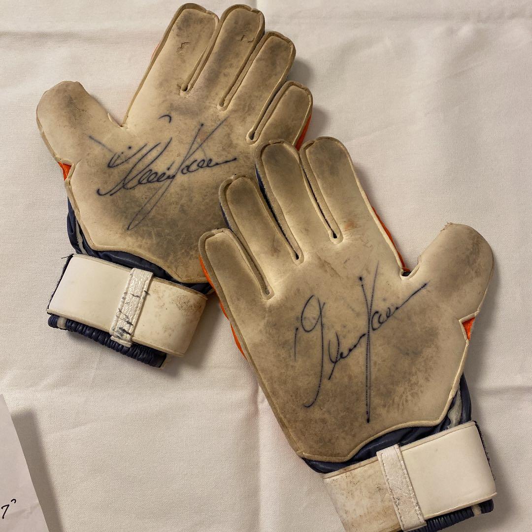 オリバー・カーン サイン入グローブ 本物保証 - メルカリ