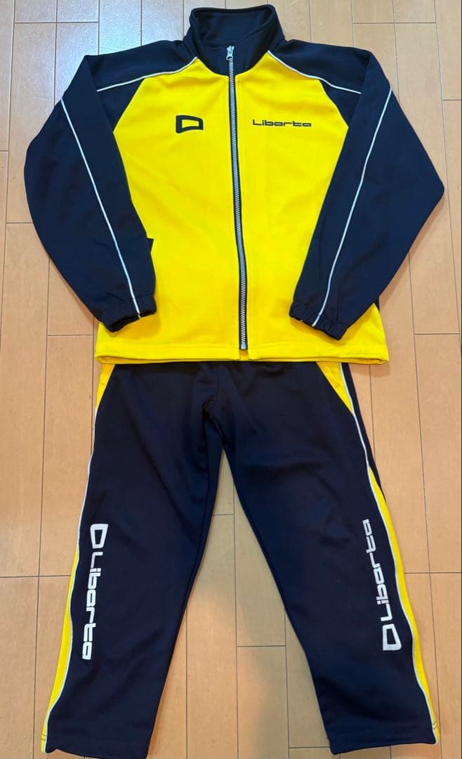 Liberta ユニフォームジャージ長袖145㎝　長ズボン130㎝ Liberta リベルタ 130 ユニフォーム ジャージ ソックス セット - メルカリ