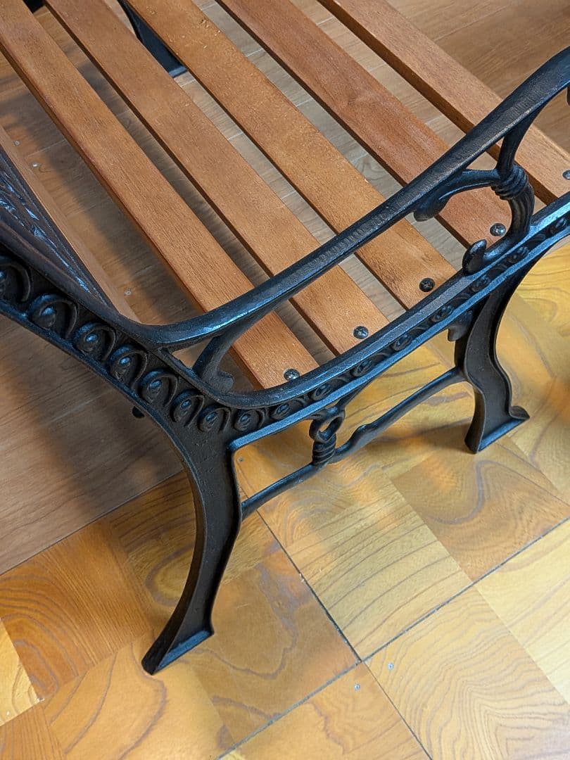 ディズニー ミッキー＆フレンズ 鋳物ガーデンベンチ - メルカリ