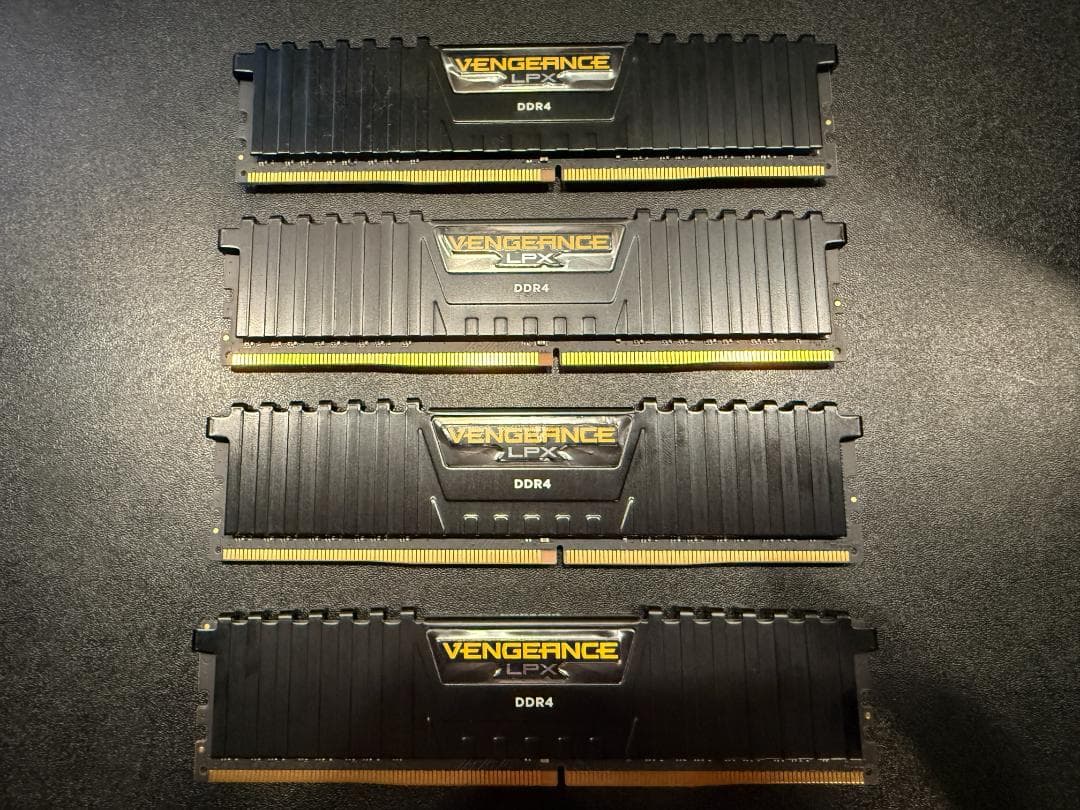 Corsair 32GB (2 x 8GB 2組) DDR4 2666 VENGEANCE® RGB PRO 32GB (2 x 16GB) DDR4 DRAM 2666MHz C16 Memory