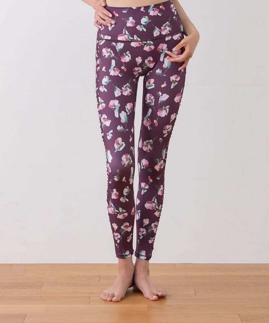 【SUKALA】スカーラ ローズプリントレギンス 新品タグ付き S SUKALA】ローズプリントレギンス(XS・S・M・Lサイズ ブラック