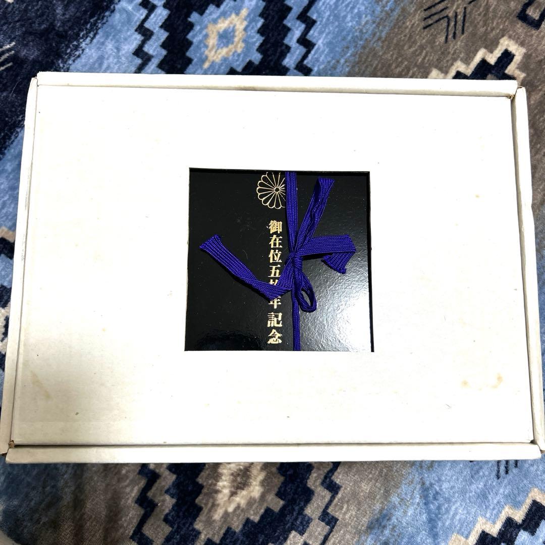 御在位五拾年（50年）記念の金像（置物） - メルカリ