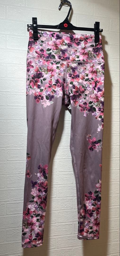 2月 SALE‼︎ SUKALA】フルオブフラワーパネルレギンス Mサイズ - メルカリ