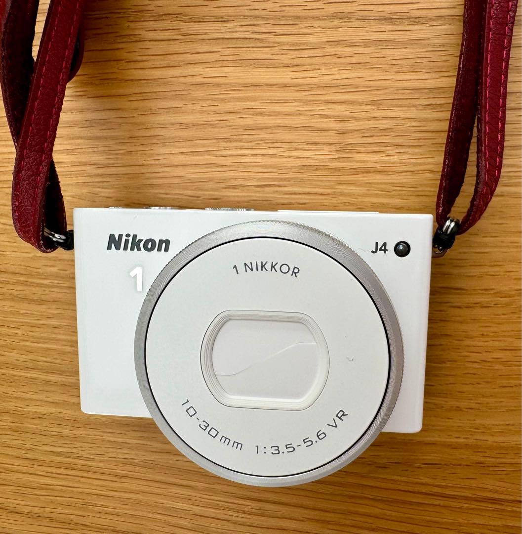 Nikon１J４ニコン　レンズ交換式デジタルカメラ 高速性能と高画質を小型・軽量ボディーに凝縮した、レンズ交換式
