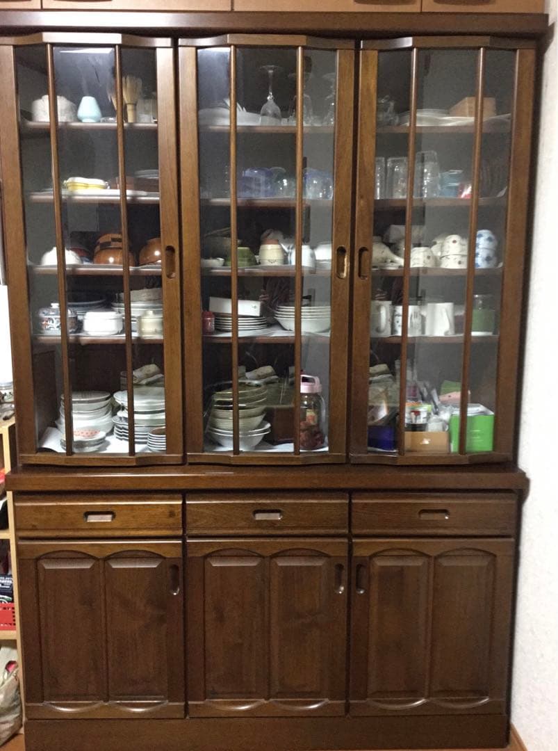 送料込み】木製食器棚 ガラス扉付き ブラウン アンティーク調 - メルカリ