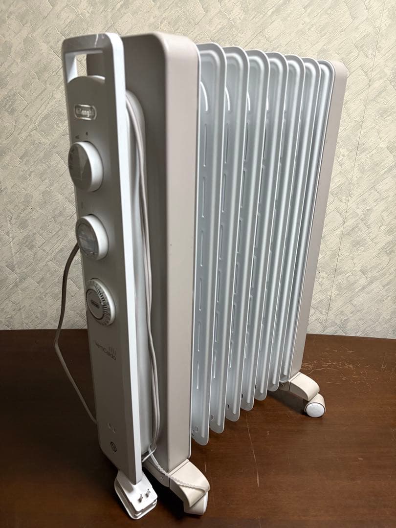 DeLonghi VertiCaldo オイルヒーター　RHJ21 F0812 Amazon | De'Longhi (デロンギ) オイルヒーター ヴェルティカルド