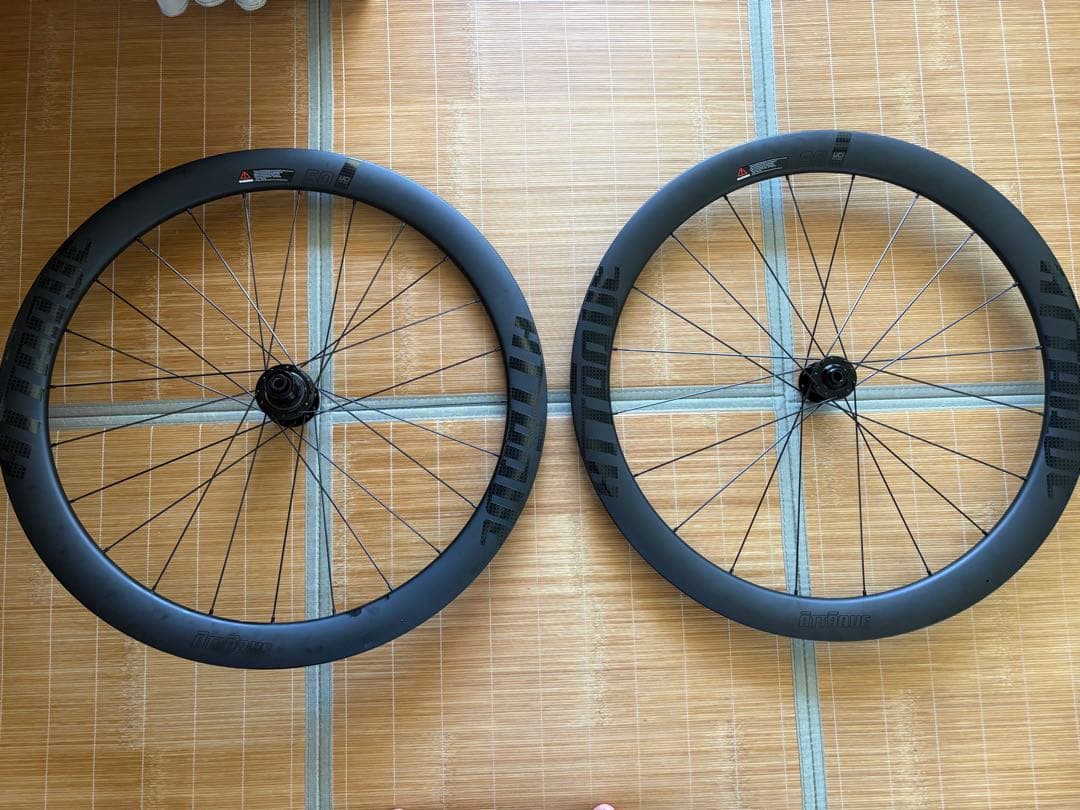 新品:グストGUSTO アタッキ カーボンホイール　50mmハイト GUSTO(グスト)付属のNEW ATTAQUEカーボンホイール重量公開の巻