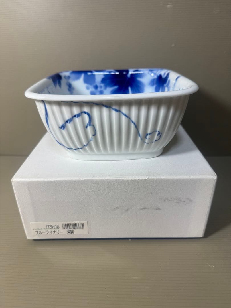 2562 深川製磁 ブルーワイナリー 角鉢 未使用 - メルカリ