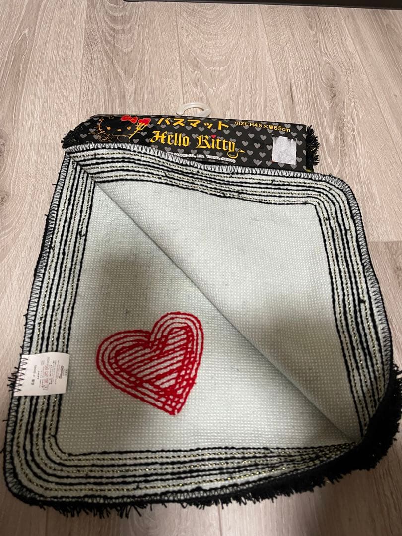 ハローキティ 悪魔 バスマットお値下げ中。 - メルカリ