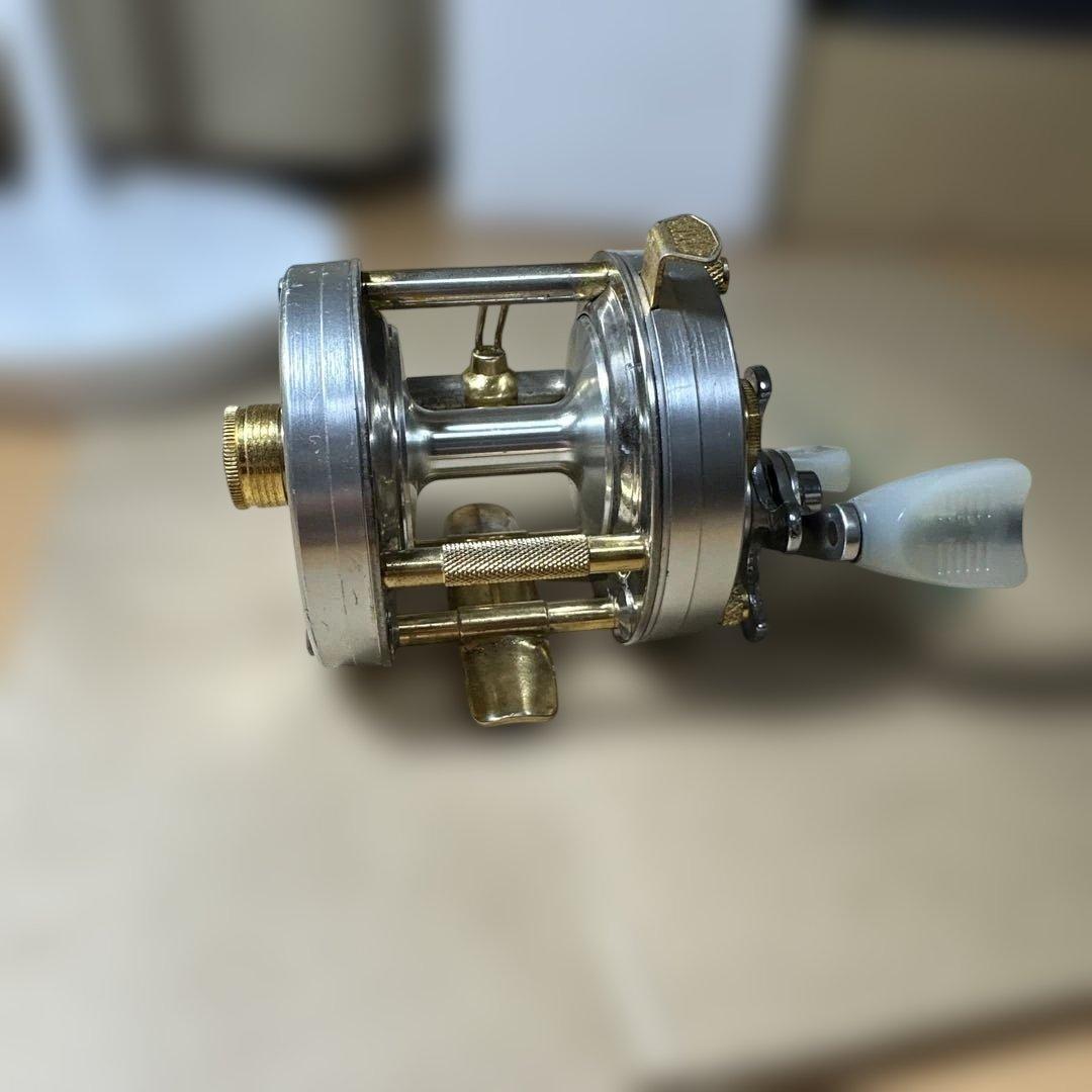 五十鈴工業 BC700 vintage シルバー ベイトリール - メルカリ
