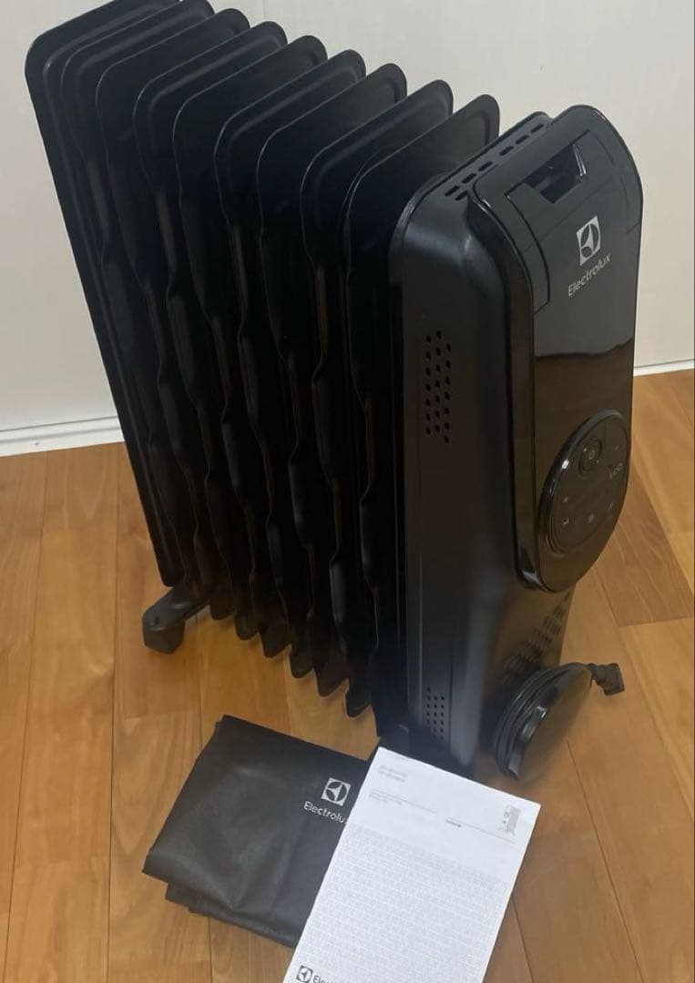 《Electrolux》 コンフォートヒート700 オイルヒーター ‘20年製
