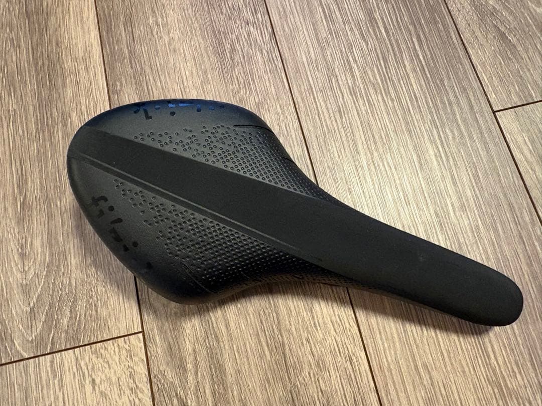 R1 カーボンサドル ブラック R1 カーボンサドル ブラック