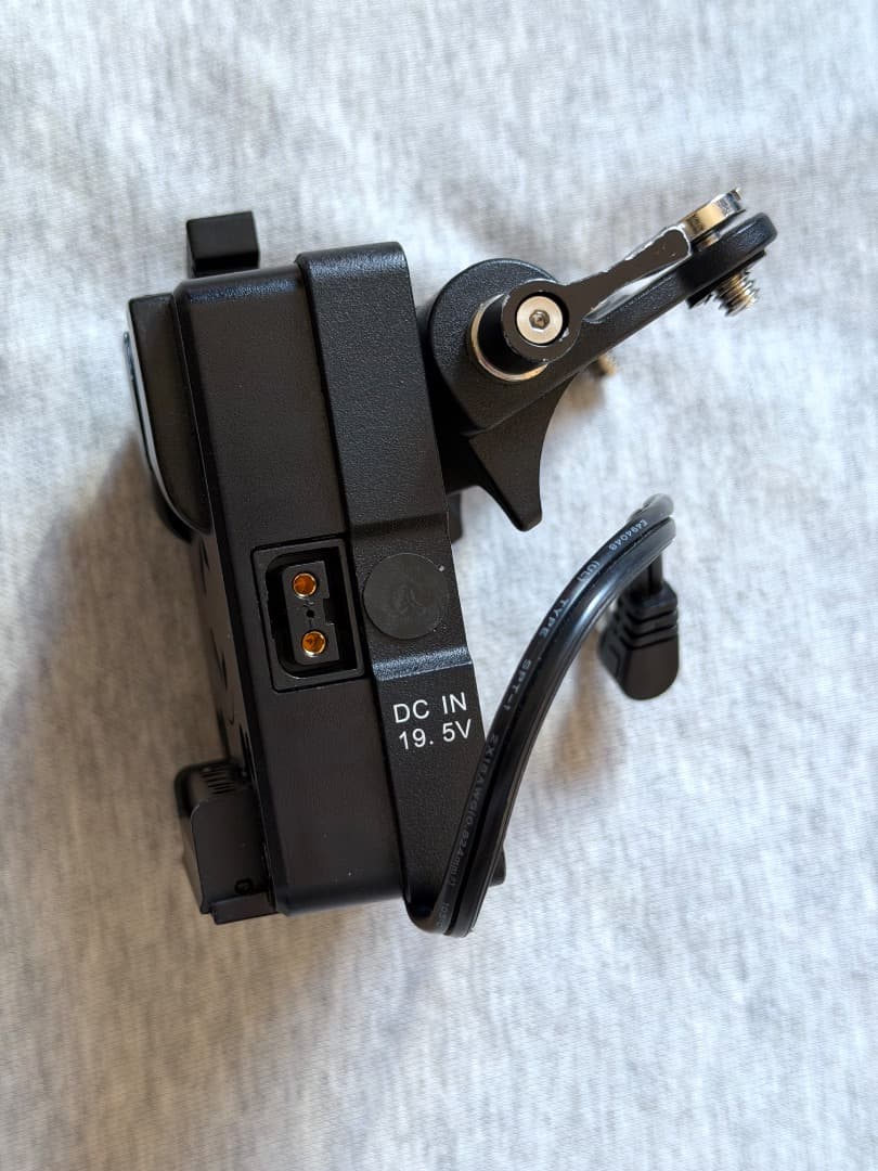 Core SWX FX6 Vマウントバッテリーブラケット - メルカリ