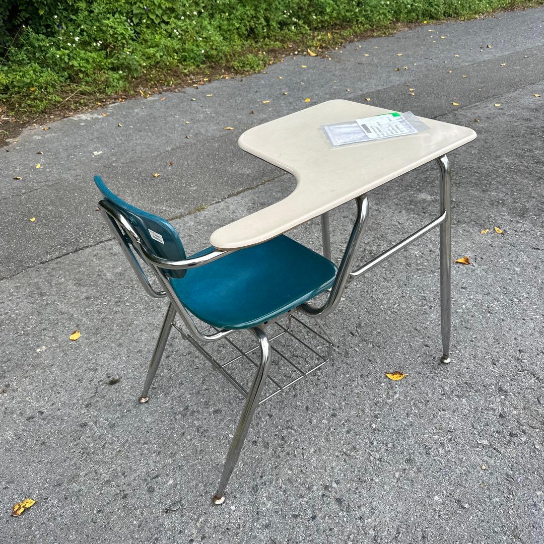 送料込み アメリカン ヴィンテージ VIRCO スクール チェア デスク付き