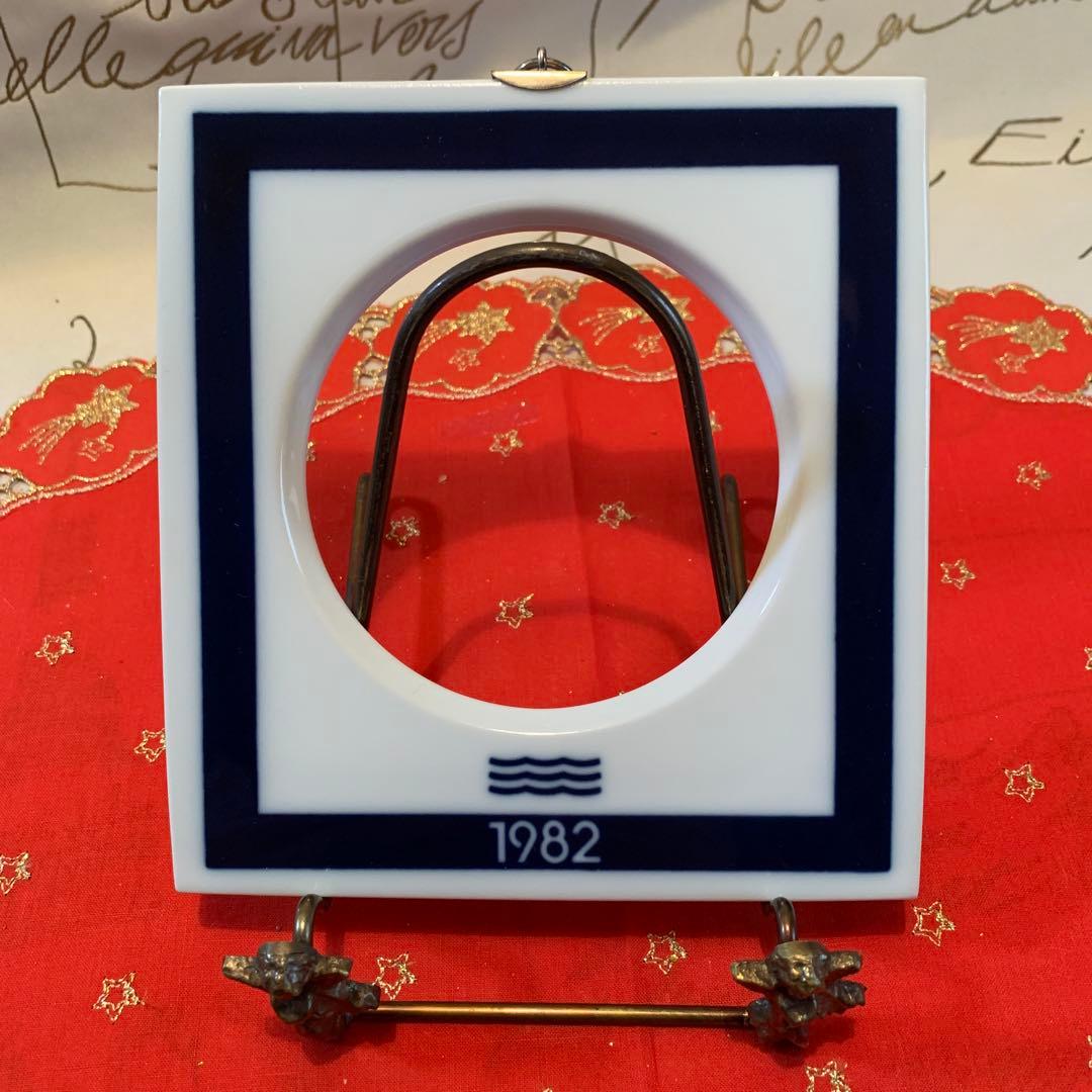 ロイヤルコペンハーゲン ビンテージの1982年の陶器の記念の写真入れ額