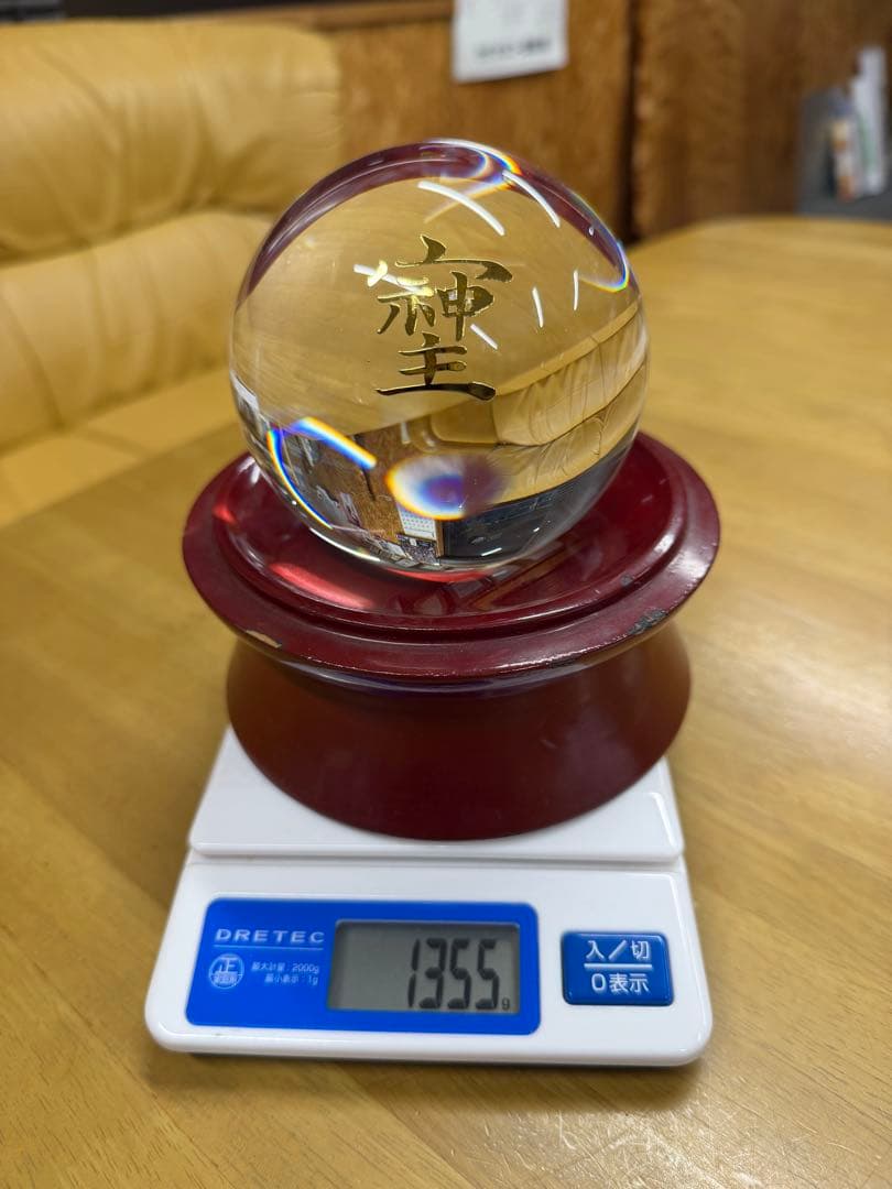 本水晶球体と赤い台座 Amazon.co.jp: 水晶玉 クリスタルボール 50mm 60mm 80mm 100mm 120mm