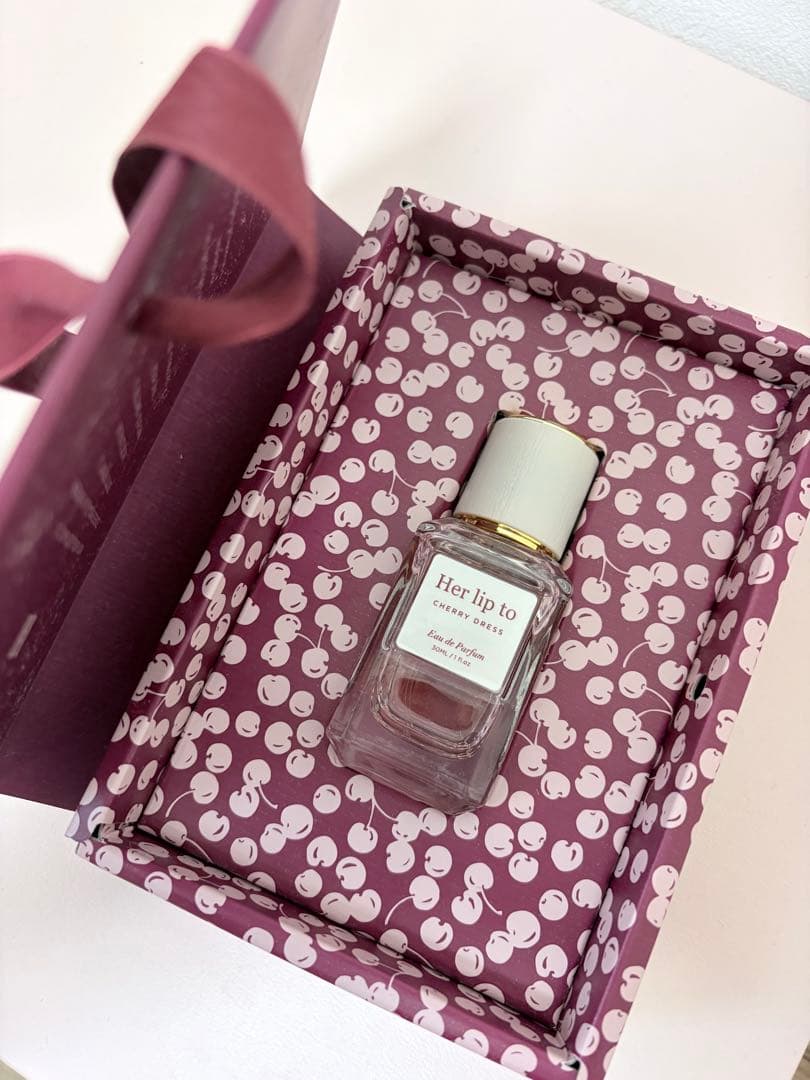 Her lip to CHERRY DRESS Eau de Parfum - メルカリ