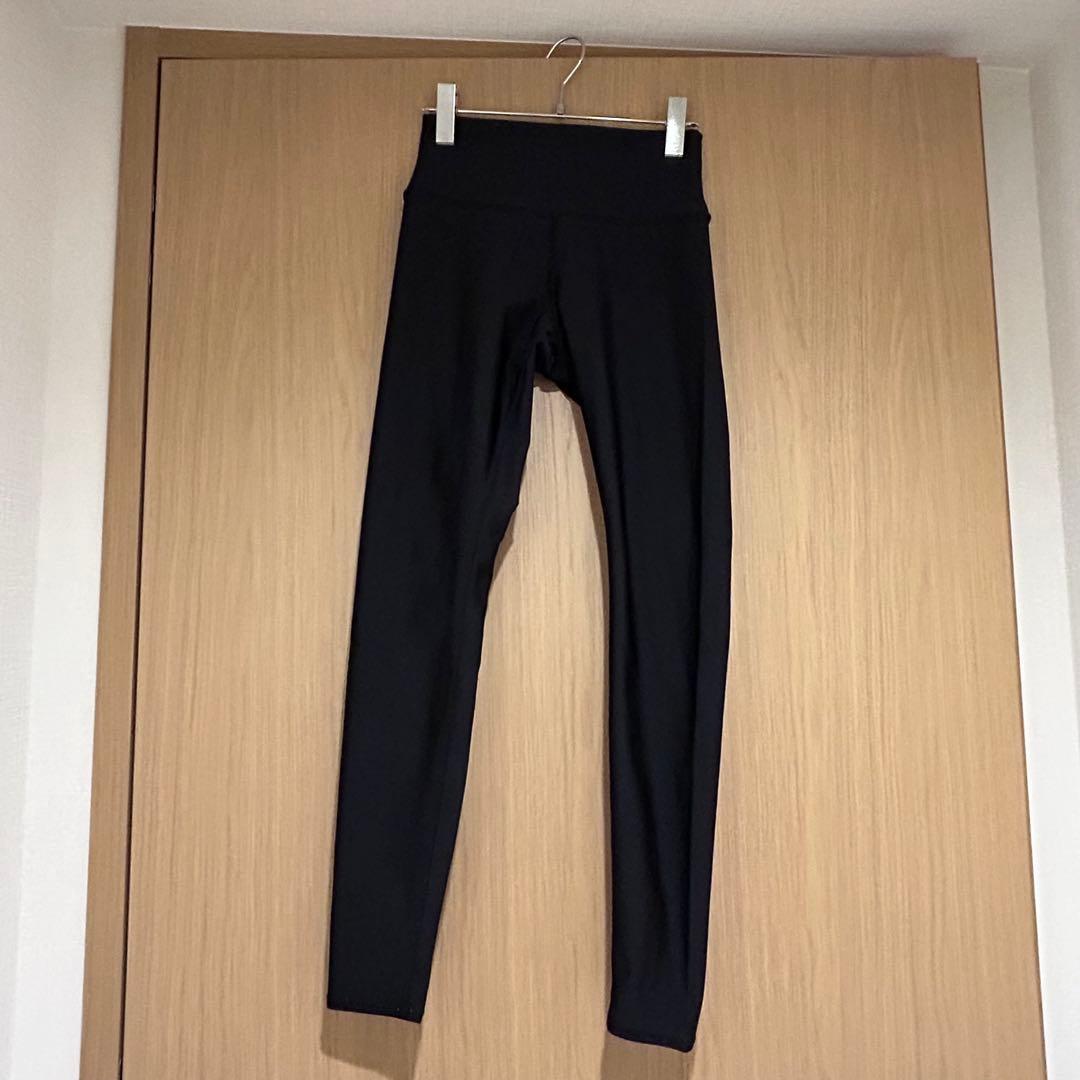 alo レギンス ブラック Mサイズ Alo Yoga（アロヨガ）の「【alo】ハイウェストフィットネスレギンス