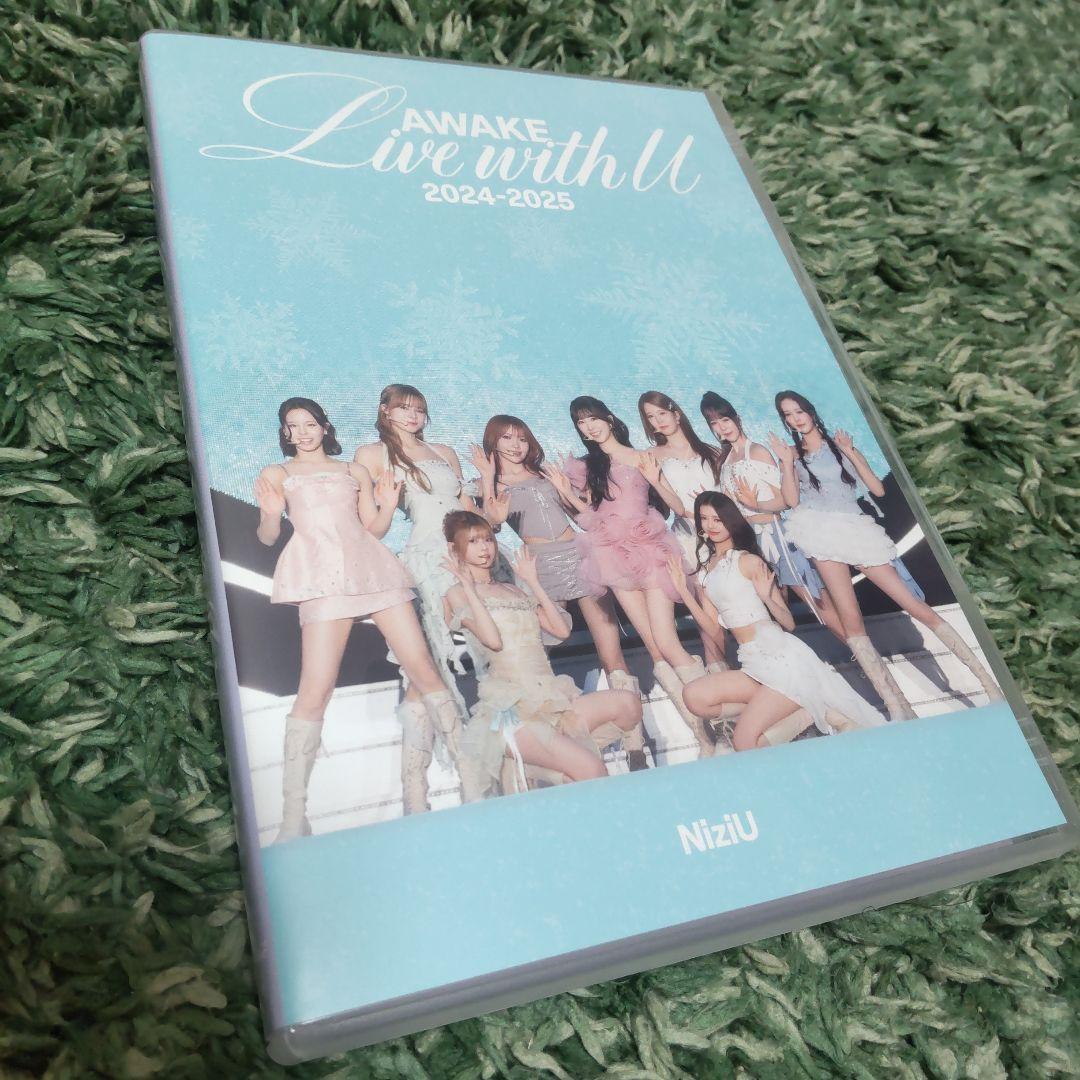 NiziU Live with U 2024-2025 