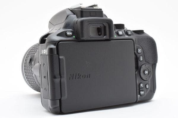 【美品】ニコン Nikon D5600 レンズキット 《ショット数2416回》