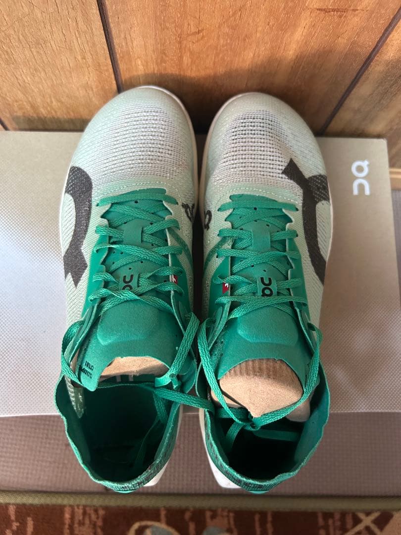 オン クラウドスパイクシティウス2 24.5cm