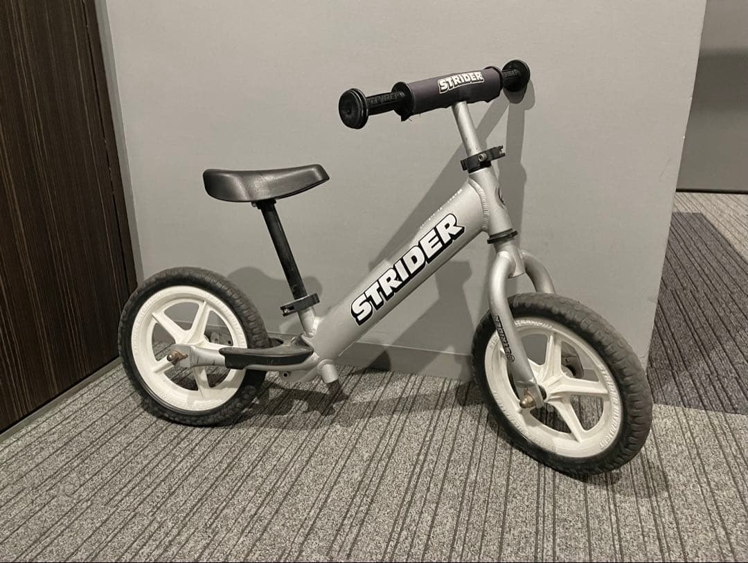 ストライダー プロ　STRIDER PRO (シルバー) ※直接引取 Amazon.co.jp: ストライダー プロ (STRIDER Pro) 12インチ 車体