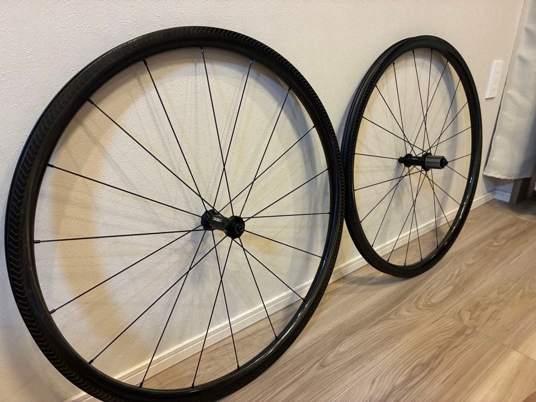 軽量中華製カーボン30mmホイール シマノ＋カンパニョーロ兼用 1100g 美品 CAMPAGNOLO 「カンパニョーロ」 ZONDA C15 シマノ11速 ホイールセット