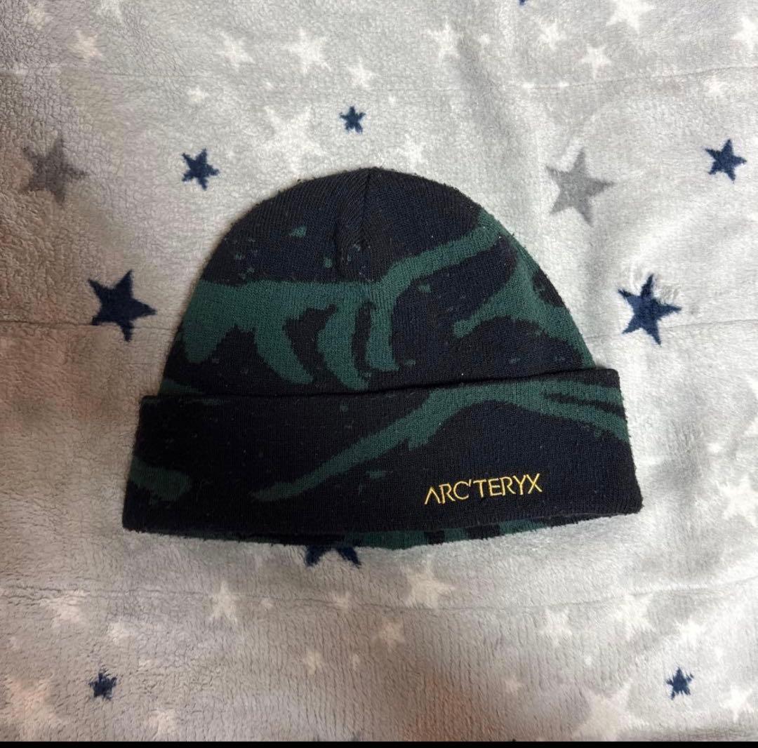 ARC'TERYX ニット帽 ブラック グリーン迷彩 ビーニー アークテリクス