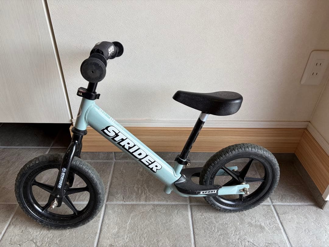 ストライダー　限定カラー　アイスブルー 2023年限定カラー新登場】ストライダー(スポーツモデル)「ICE BLUE