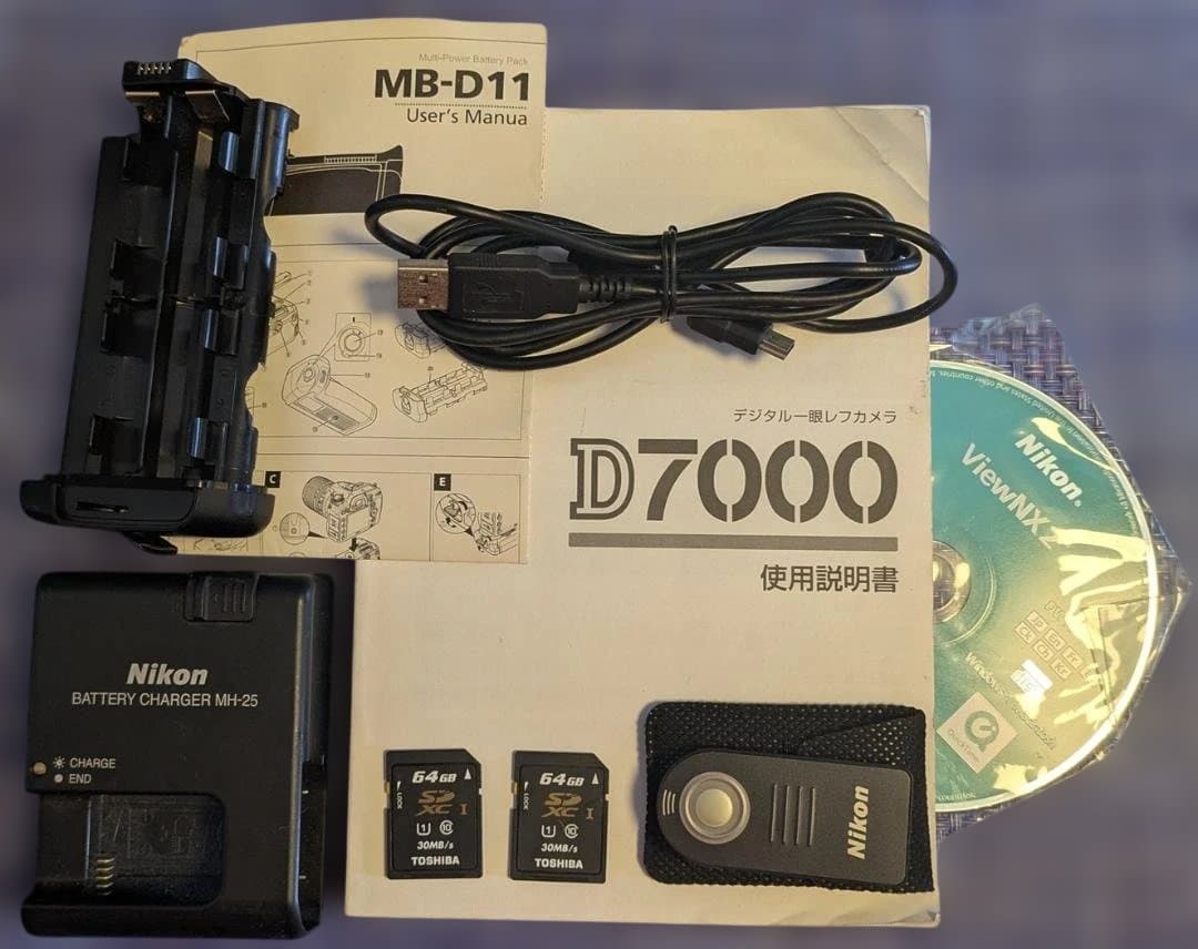 Nikon D7000 + 18-200mm F3.5-5.6 + 64G✕2