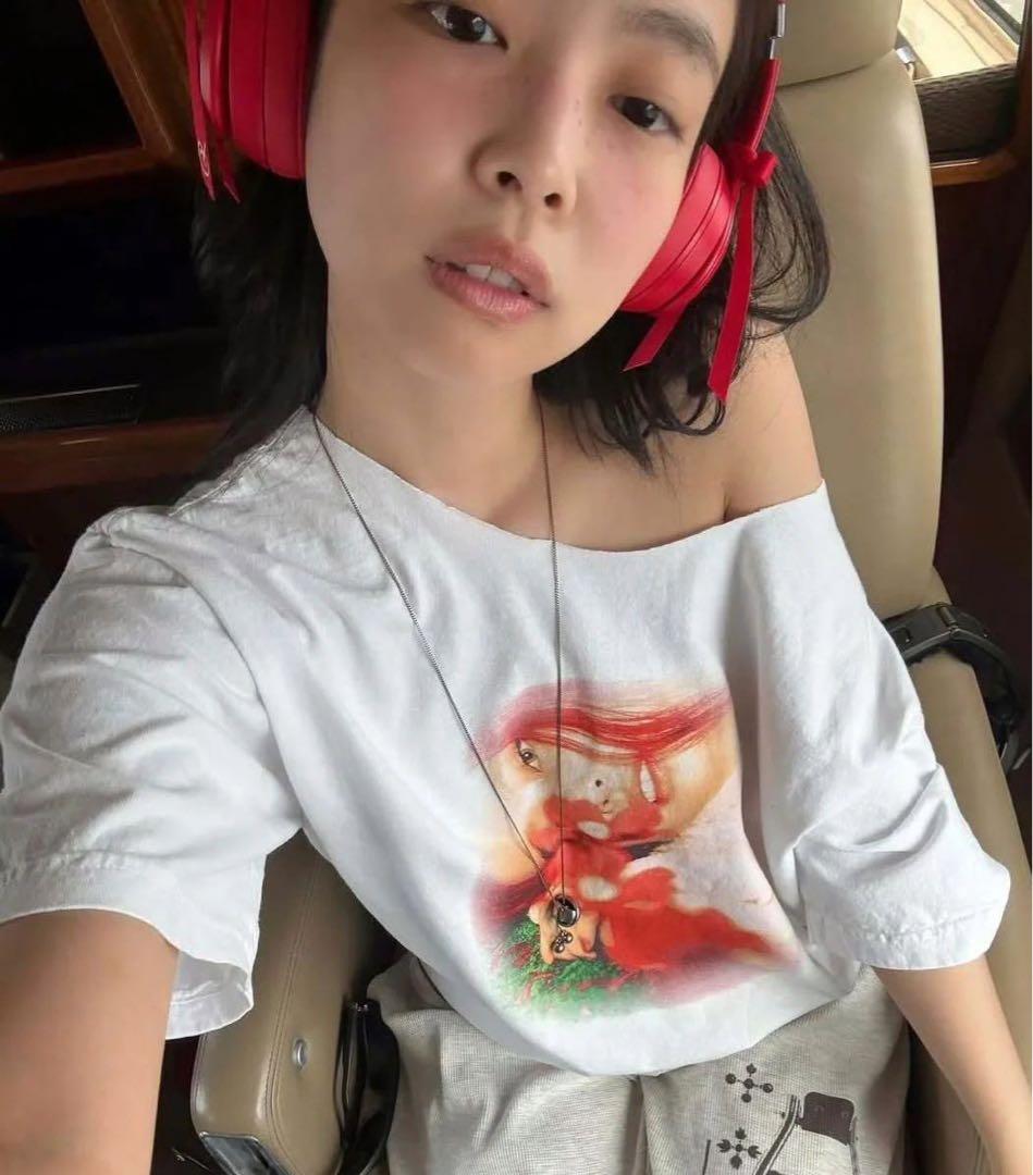 Beats Solo 4 – JENNIE Special Edition - メルカリ