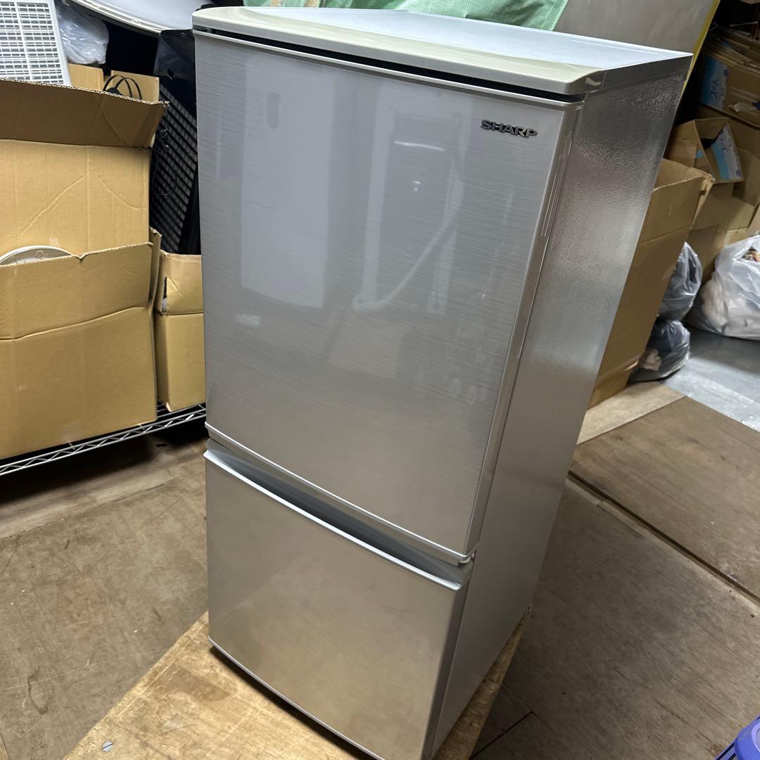 シャープ冷凍冷蔵庫137L 横縞模様付け替えどっちもドア自動霜取り機能付19年製 Amazon.co.jp: シャープ SHARP 冷蔵庫(幅48.0cm) 137L つけかえどっち