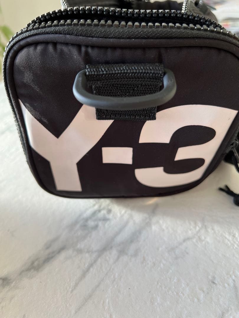 Y-3のラウンドバック ワイスリー Y-3 Y-3 × NEIGHBORHOOD トートバッグ Y-3 NBHD PADDED BAG