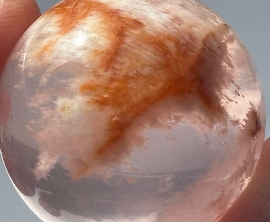 セリサイトインローズクォーツ スフィア 丸玉 天然石 虹入り アステ