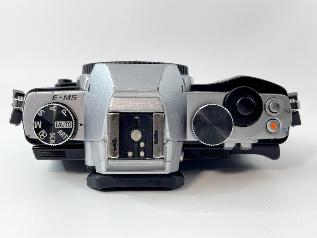 OLYMPUS OM-D E-M5 ミラーレスカメラ シルバーボディ #3A01