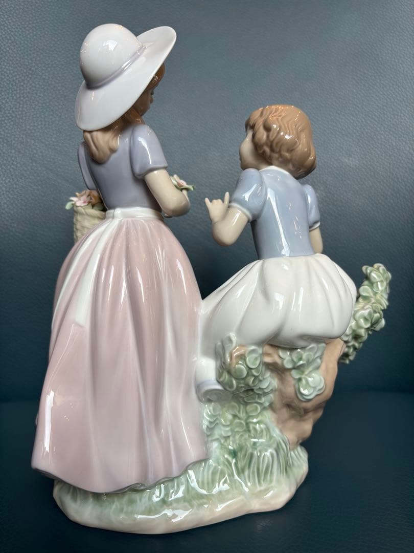 リヤドロ　仲良しの2人　GIRLFRIENDS