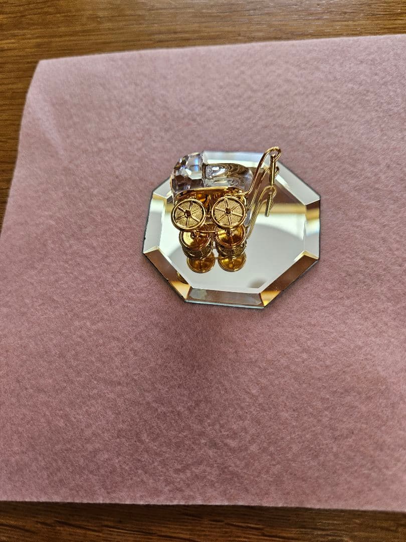 スワロフスキーの乳母車