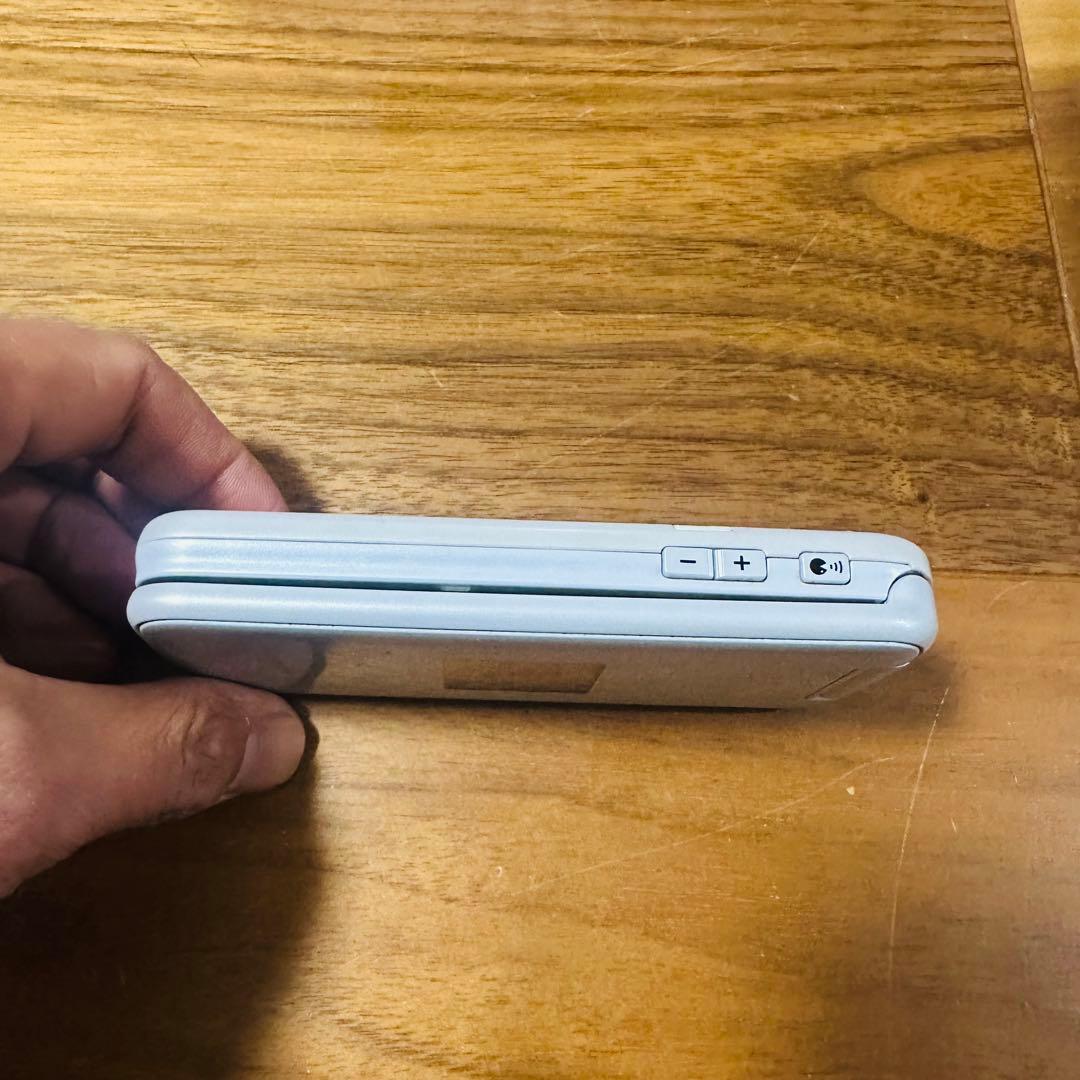 ドコモ らくらくホン F-01M ホワイト通電確認済 初期化済 - メルカリ