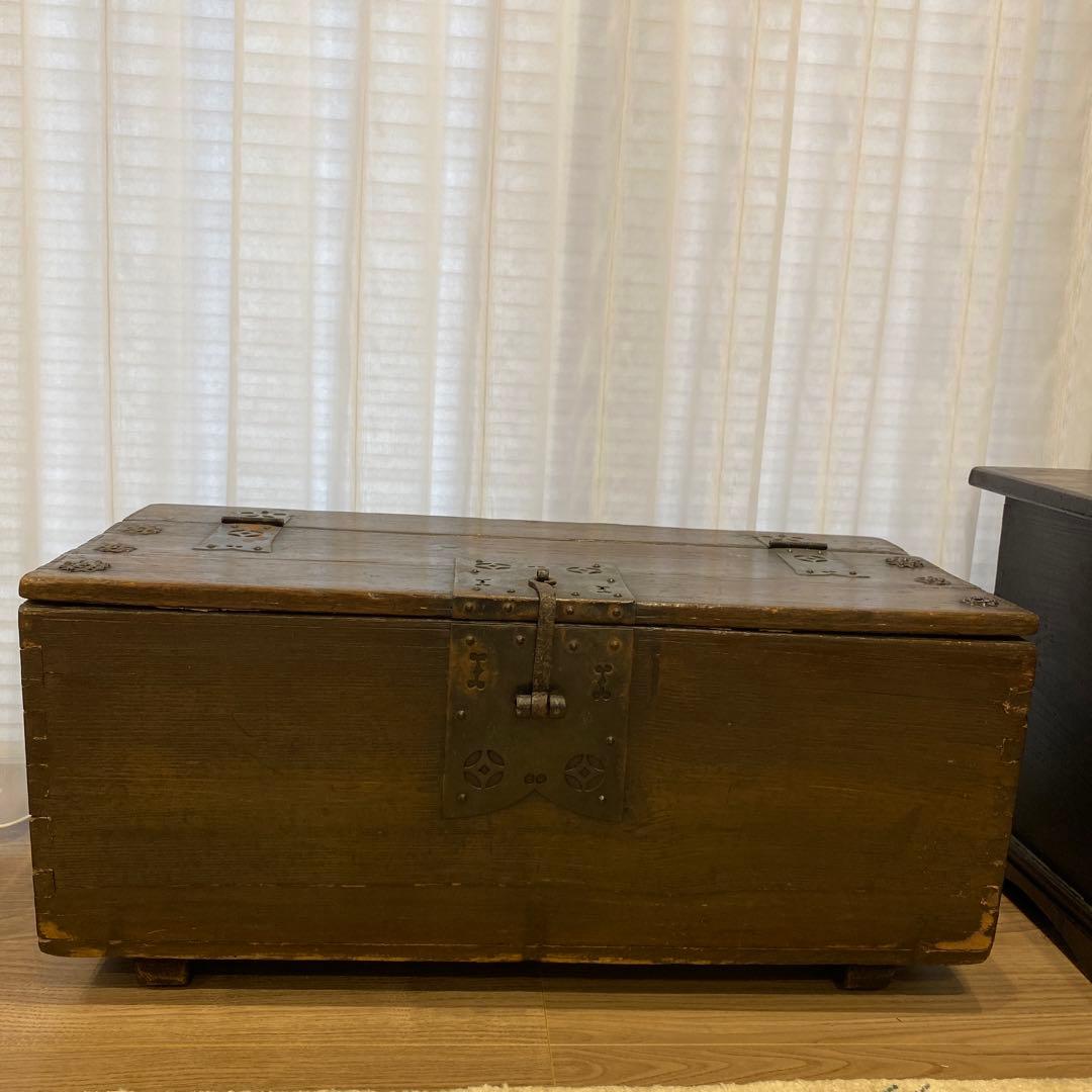 李朝家具　トンケ　李朝　アンティーク家具　骨董 楽天市場】李朝家具 無垢材 古鉄金具 半閉櫃 バンダジ 半閉じ箱 時代物