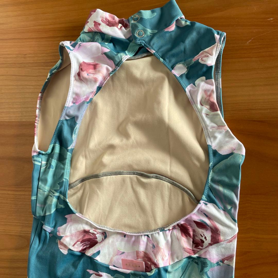 stina スティナ グリーン花柄ハイネックレオタード - メルカリ