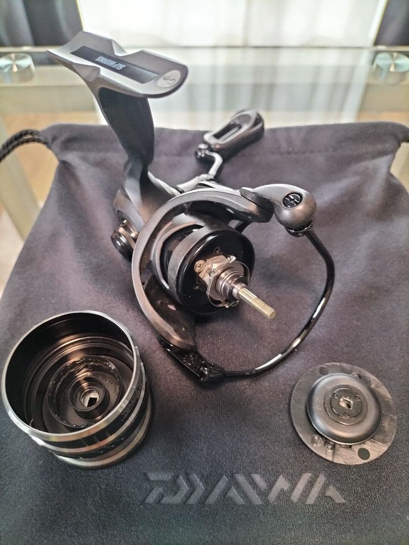 ダイワ SLPワークス ディスプラウト21 DS LT2000SS 黒い特務機2 - メルカリ