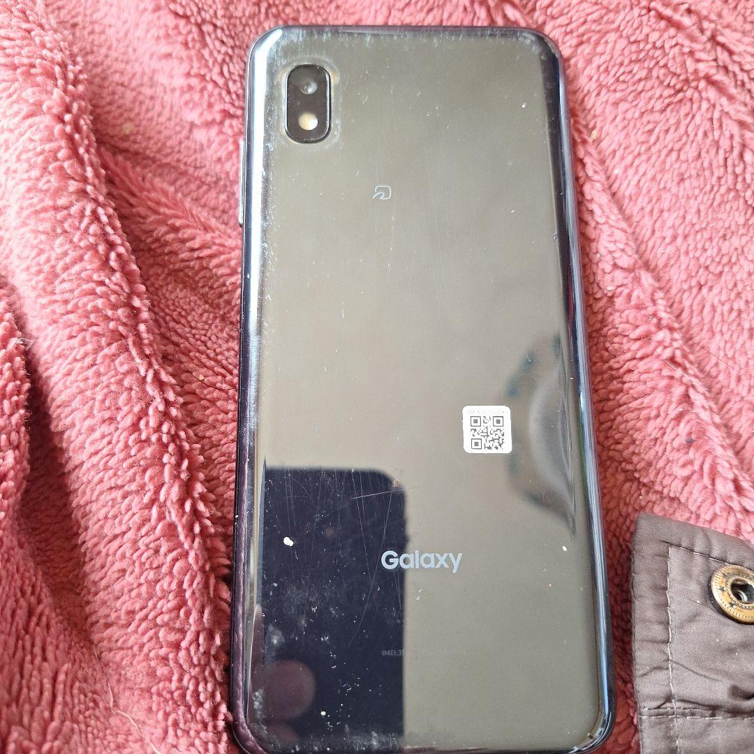 ブラック スマートフォン本体 画面ひびあり - メルカリ