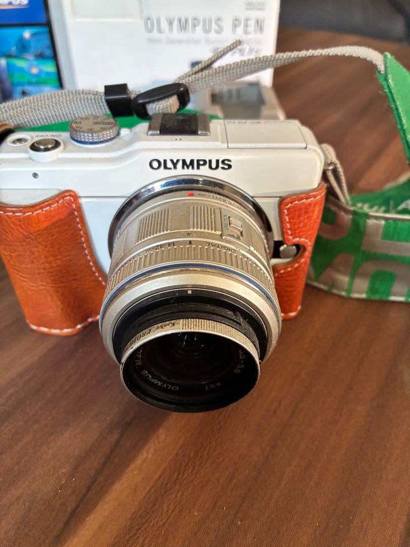 【美品】OLYMPUS PEN レザーケース+ストラップ+レンズプロテクター付き OLYMPUS PEN レザーカメラケース オリンパス E-PL9 E-PL8 E-PL7用 お