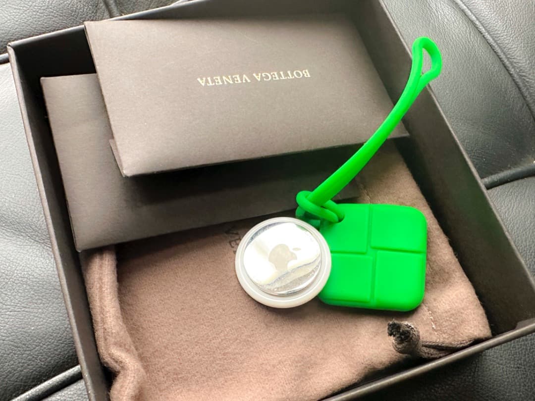 BOTTEGA VENETA イントレチャートラバーシリコンAirTag ケース - メルカリ