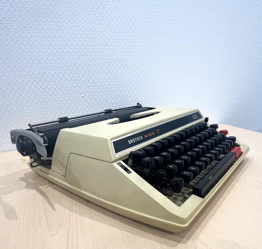 BROTHER WIDE-7 タイプライター 昭和レトロ ケース付き 動作品 - メルカリ