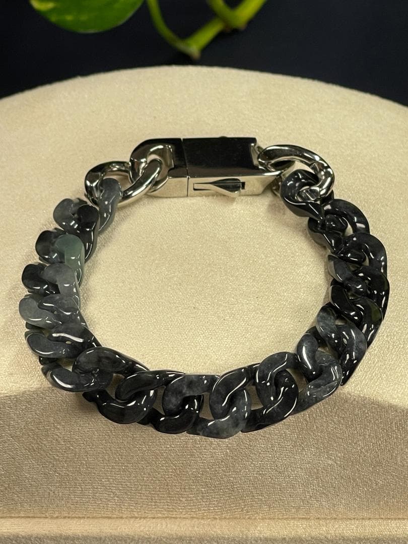 ミャンマー産天然翡翠A貨 黒翡翠(烏鶏) 19cm危除け金運アップ