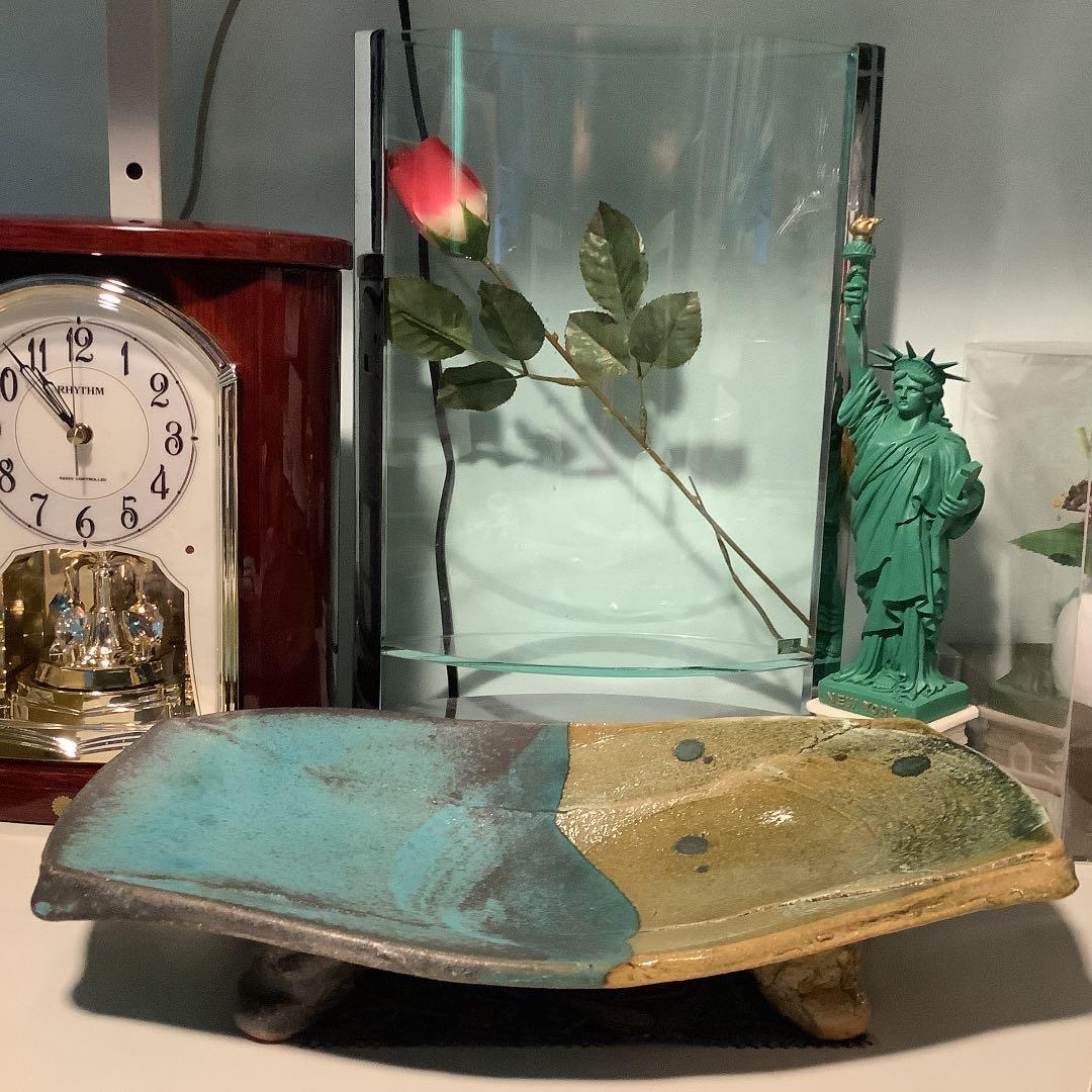 重厚さが有り大変趣の有るお皿で御座います。　　20万位だとお聞き致しました。