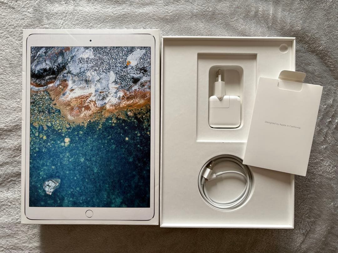 美鈴さま専用]Apple iPad シルバー 本体 充電器付き - メルカリ