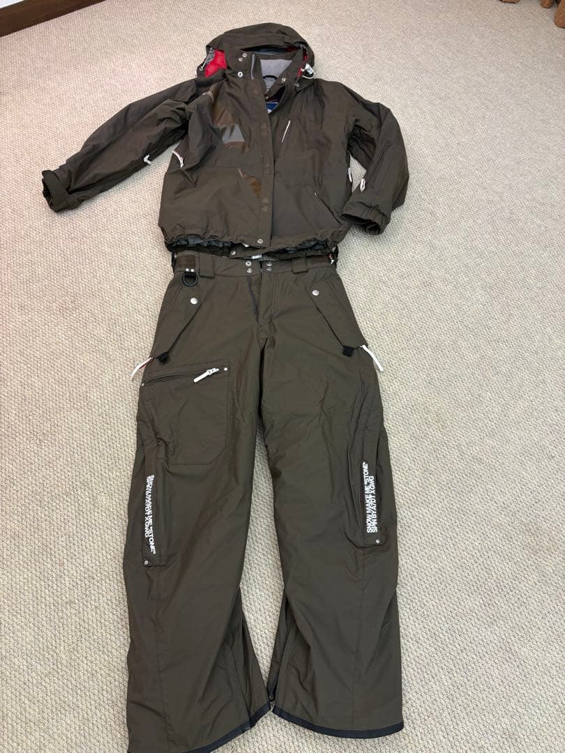 【デサント】カーキ色スキーウェア 上下セット ※お値下げしました デサント スキーウェア 上下セット 男女兼用 スキーウェア オリーブ