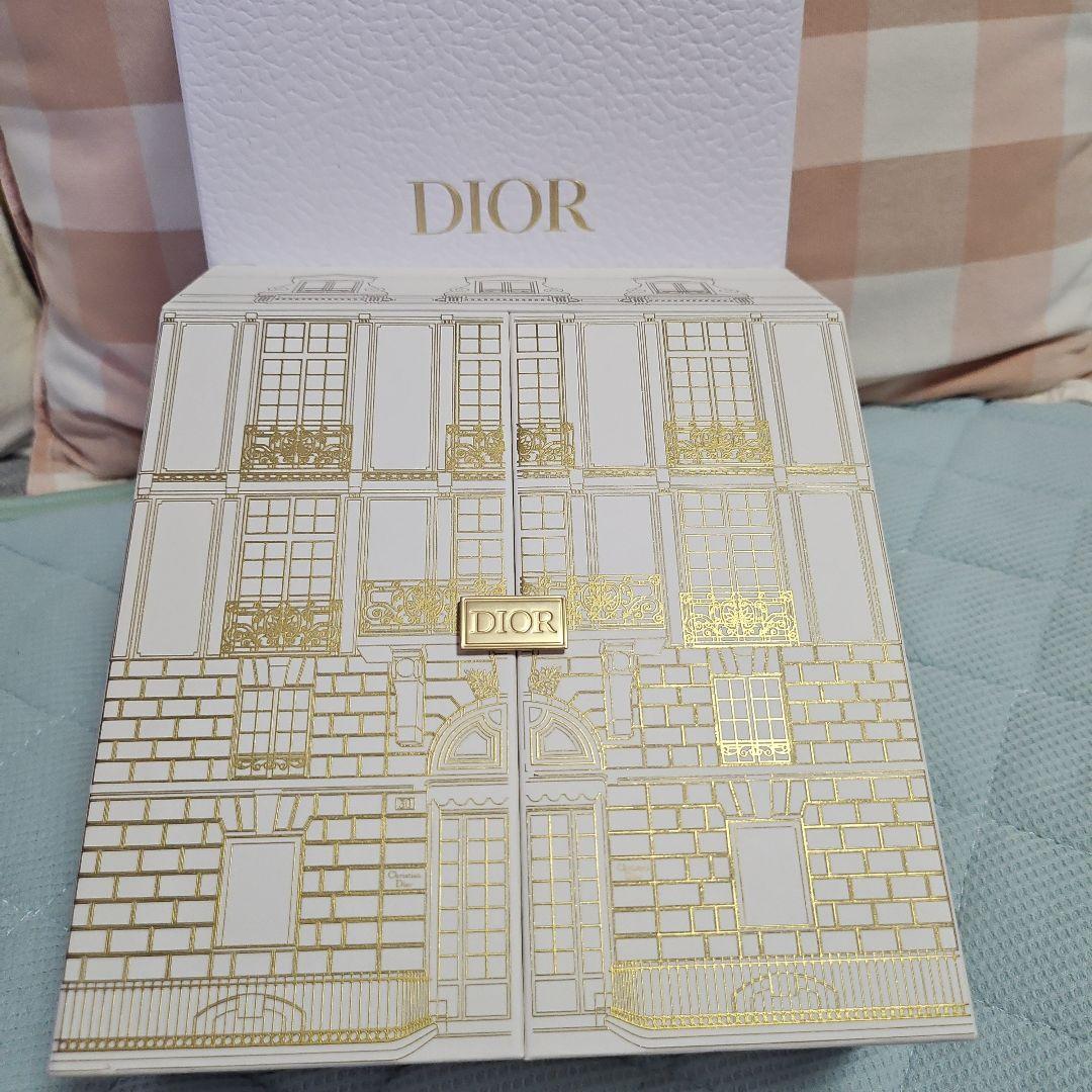 #Dior#ディオール#ビューティー#クリスマス#コスメ#ケース#引き出し# クリスマスコフレ2023特集 Vol.9「ディオール」 | SEVENTIE TWOは
